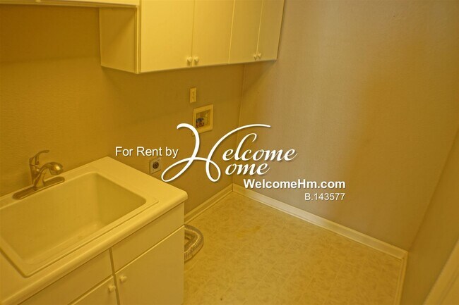 Building Photo - 4742 Village Green Pkwy