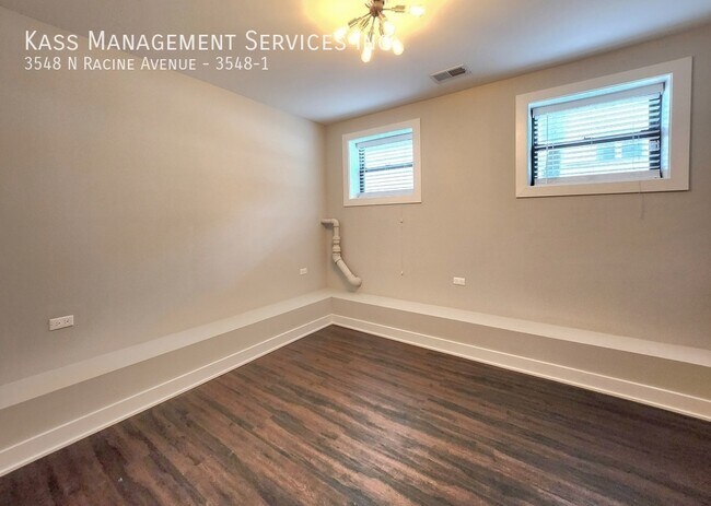 Building Photo - 3548 N Racine Ave