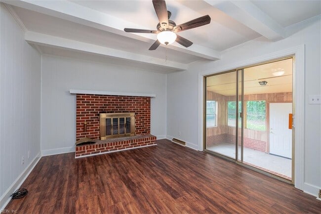 Building Photo - 5525 Greenefield Dr S