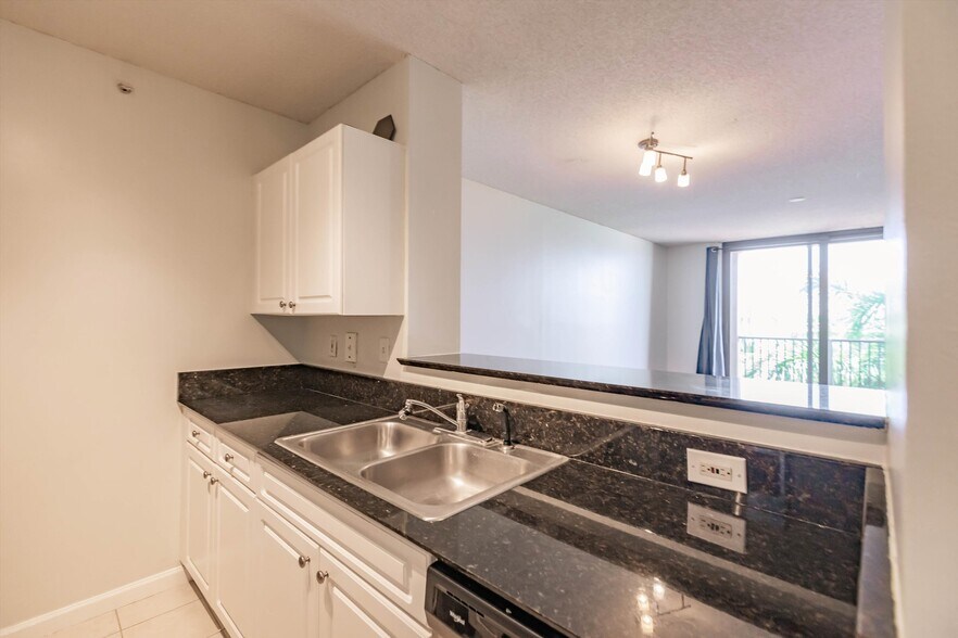 Building Photo - 651 Okeechobee Blvd