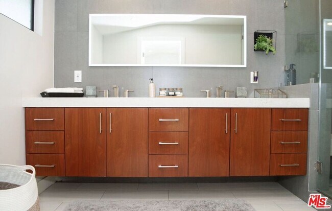 Building Photo - 6329 Jumilla Ave