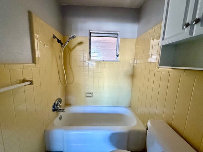 Building Photo - Affordable 1 Bedroom / 1 Bathroom Located ...