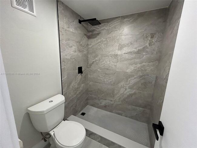 Building Photo - 5525 SW 41st St