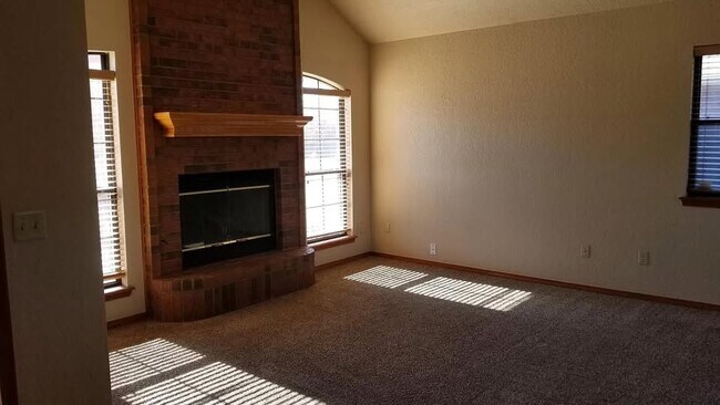 Building Photo - 1701 Pinnacle Ln