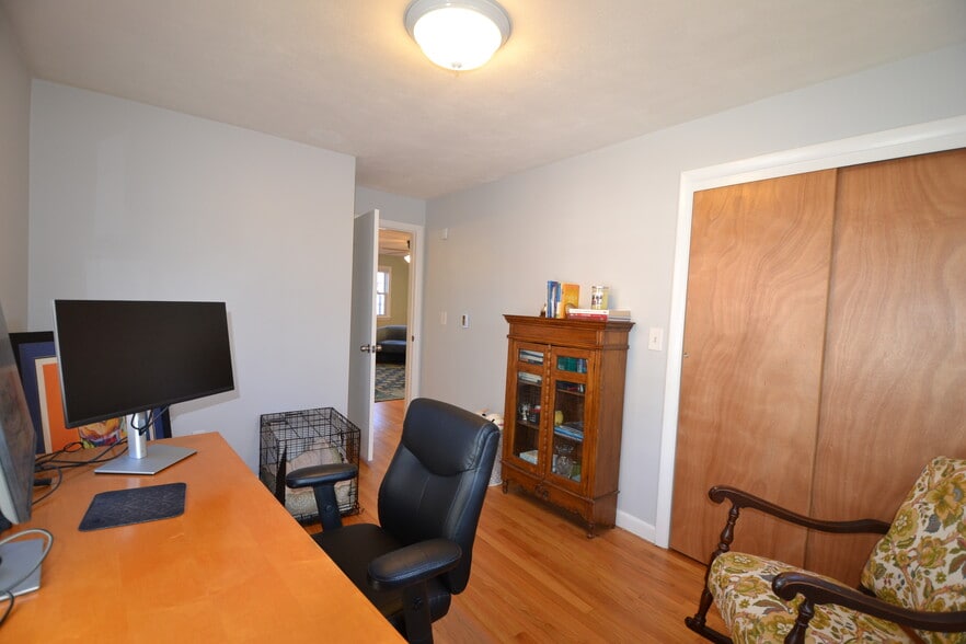 Building Photo - 18 Austin Ct