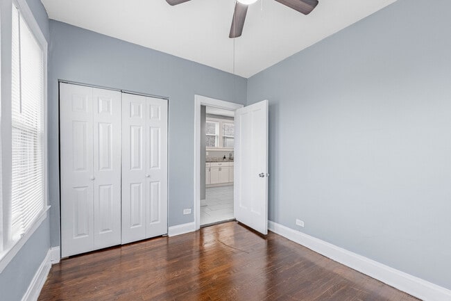 Building Photo - 7729 S Laflin St