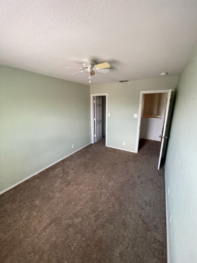 Building Photo - Spacious 3BR / 2.5BA Two-Story Home Near UTSA