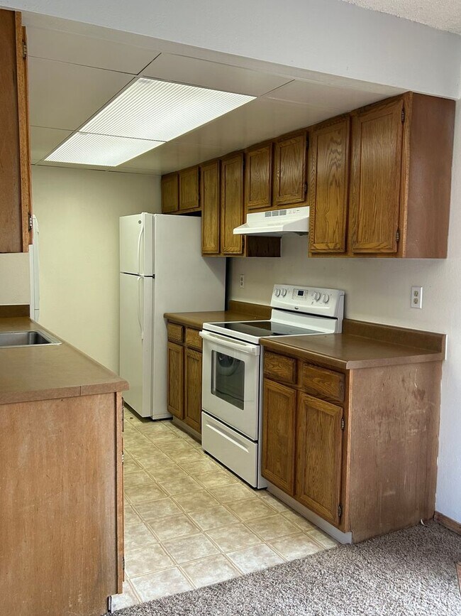Building Photo - 1 Bedroom 1 Bathroom Townhome
