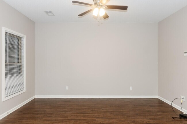 Building Photo - 1632 Miller Ave