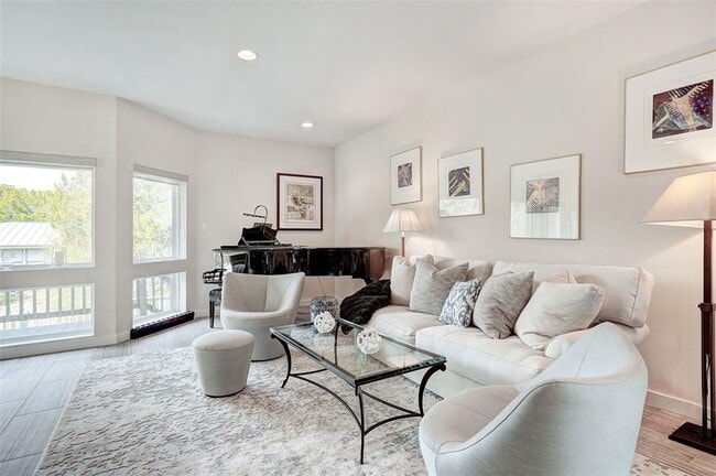 Building Photo - 6 Sugar Creek Dr