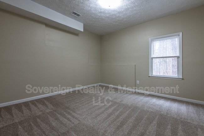 Building Photo - 3213 Southridge