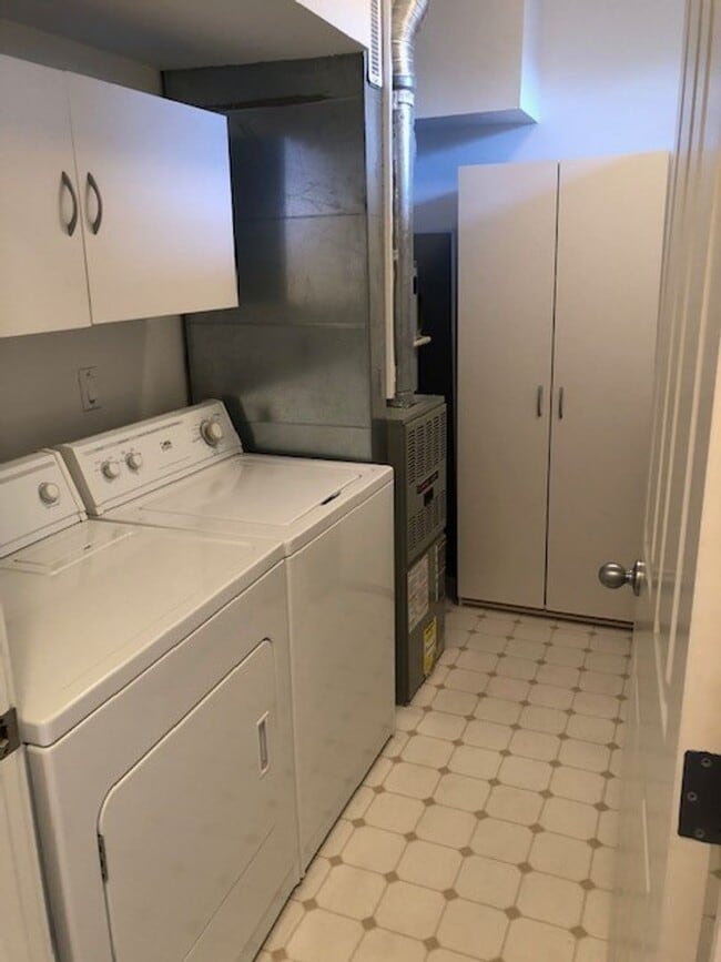 Building Photo - Riverfront Sandpiper Village Condo 2 Bedroom, 2 Baths!!