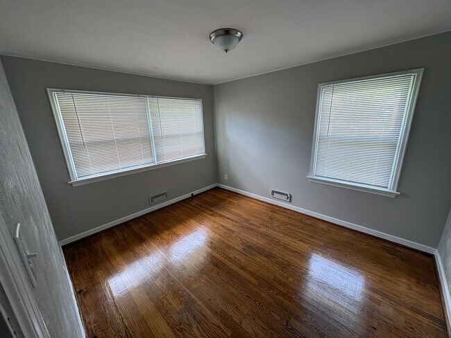 Building Photo - 211 Frost Ave