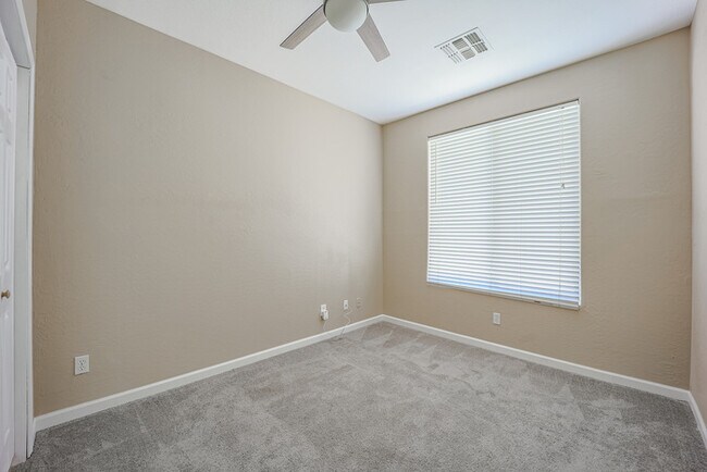 Building Photo - 5 bedroom Home1