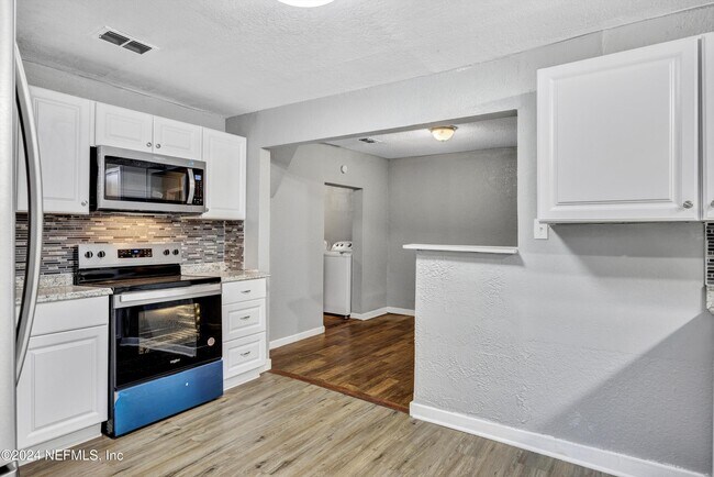 Building Photo - 1722 W 30th St