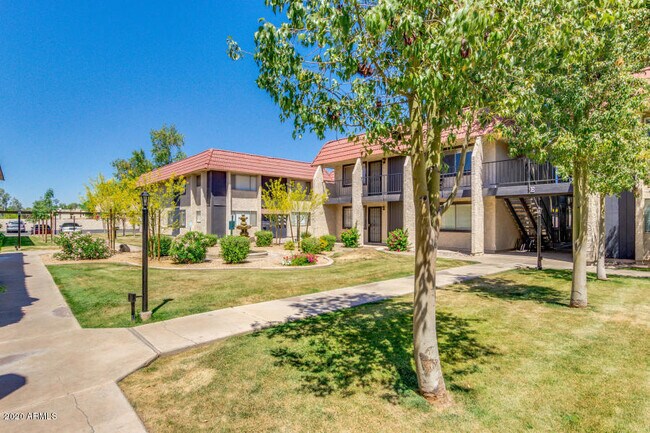 Primary Photo - 700 E University Dr