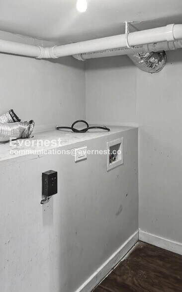 Building Photo - 1555 Myrtle Ave