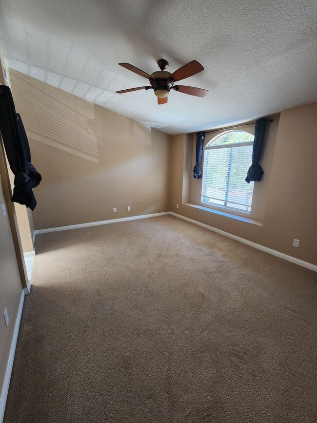 Building Photo - Gorgeous & Spacious 3Bd/2.5Ba, 1,679 SqFt, 2-story Condo - Central A/C & heat, Washer/Dryer - 2 C...
