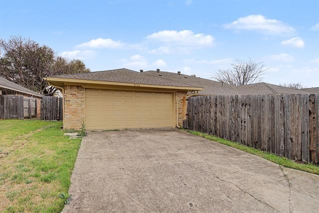 Building Photo - 2126 Teakwood Ln