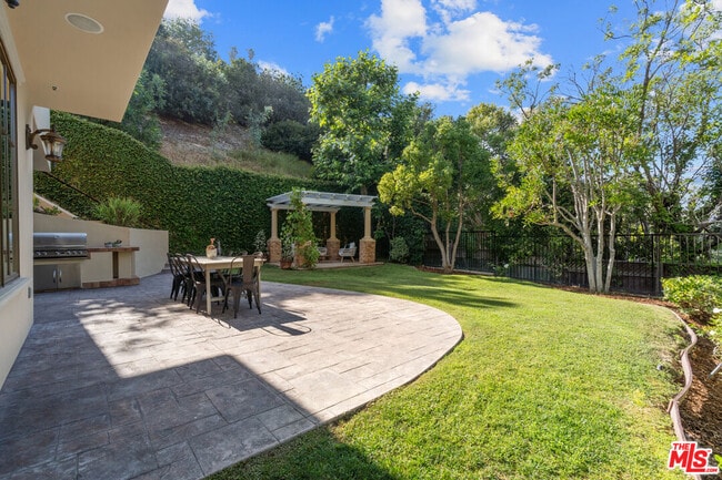 Building Photo - 3697 Benedict Canyon Ln