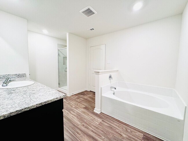 Building Photo - Beautiful Home in Converse!