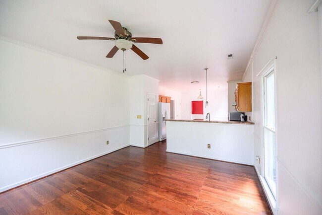 Building Photo - Wonderful and Spacious 3 bedroom home 2.5 bath in High Point with 2 car garage and large fenced-i...