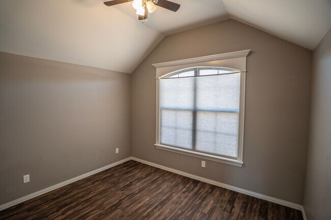 Building Photo - Stunning 3 bedroom, 2 bathroom Home available in Prairie Grove!