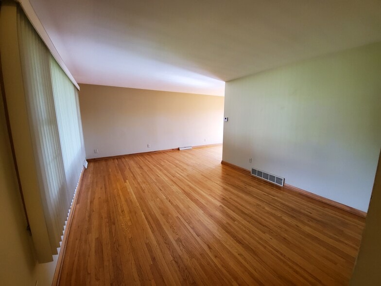 Living Room - 1913 3rd Ave NE
