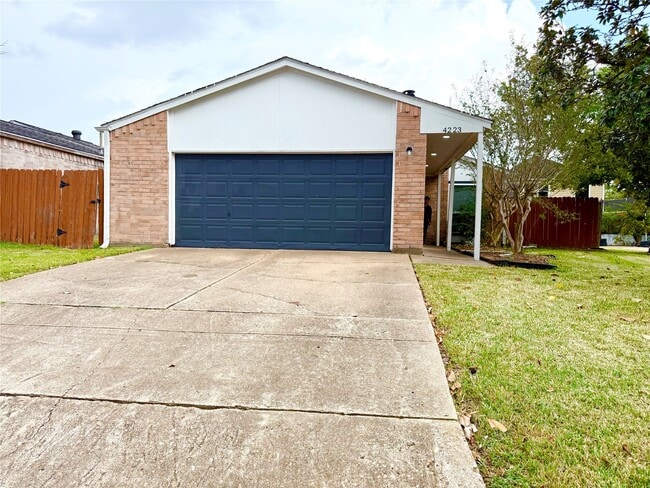 Building Photo - 4223 Amir St