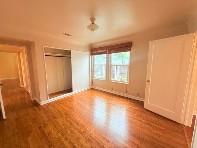 Building Photo - 619 W Cypress Ave