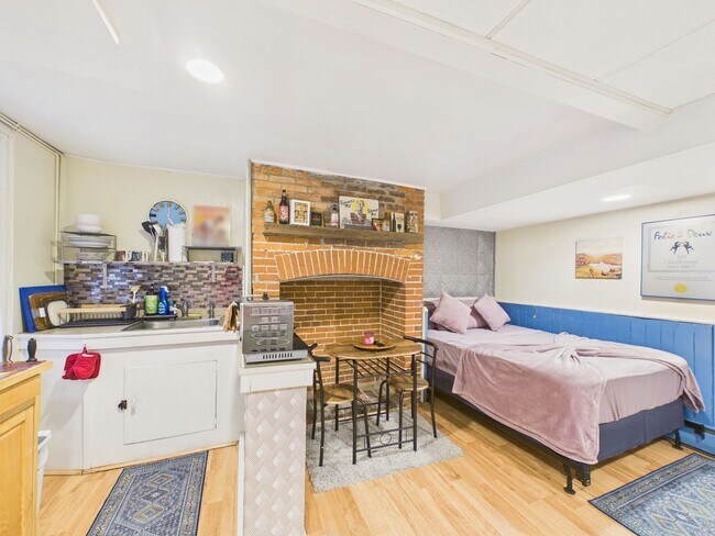 Building Photo - 260 North St