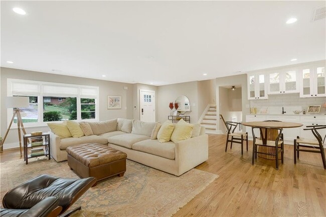 Building Photo - 1344 Midlawn Dr