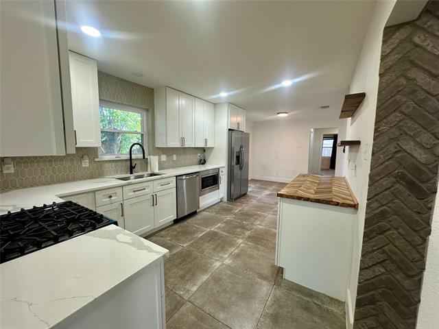 Building Photo - 8805 Hanford Dr