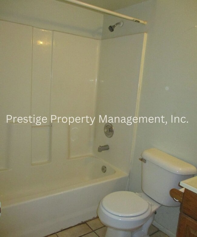 Building Photo - Check Out This 3/2 South-East Side Charmer!