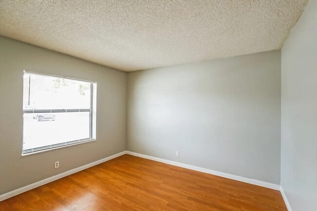 Building Photo - 5885 Lambeth Cir
