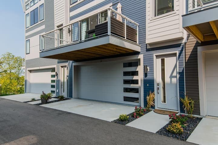 Building Photo - 635 Fairview Ave NE