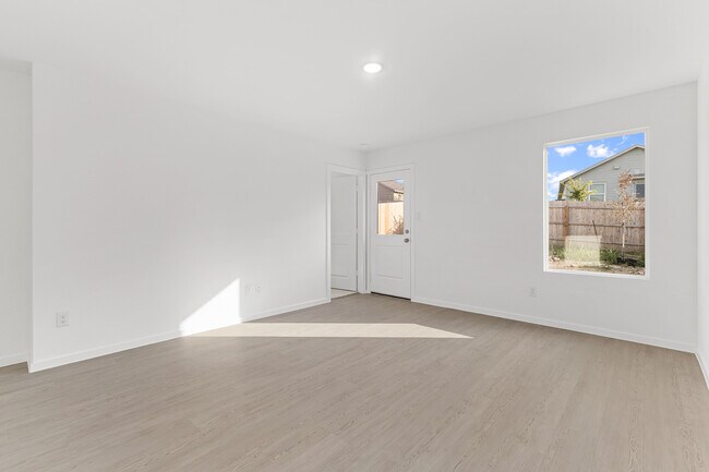 Building Photo - 3415 Rock Ml Dm