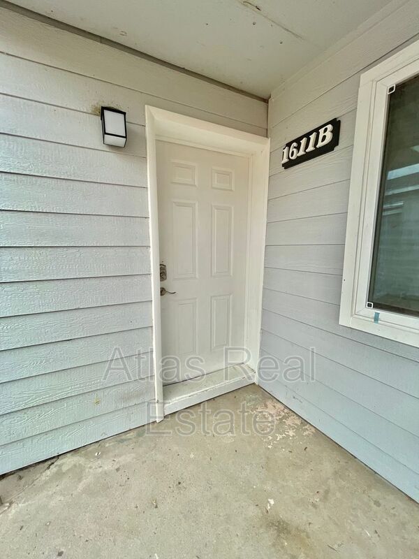 Building Photo - 1611 San Juan St