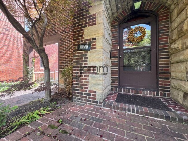 Building Photo - 2551 Charney Rd