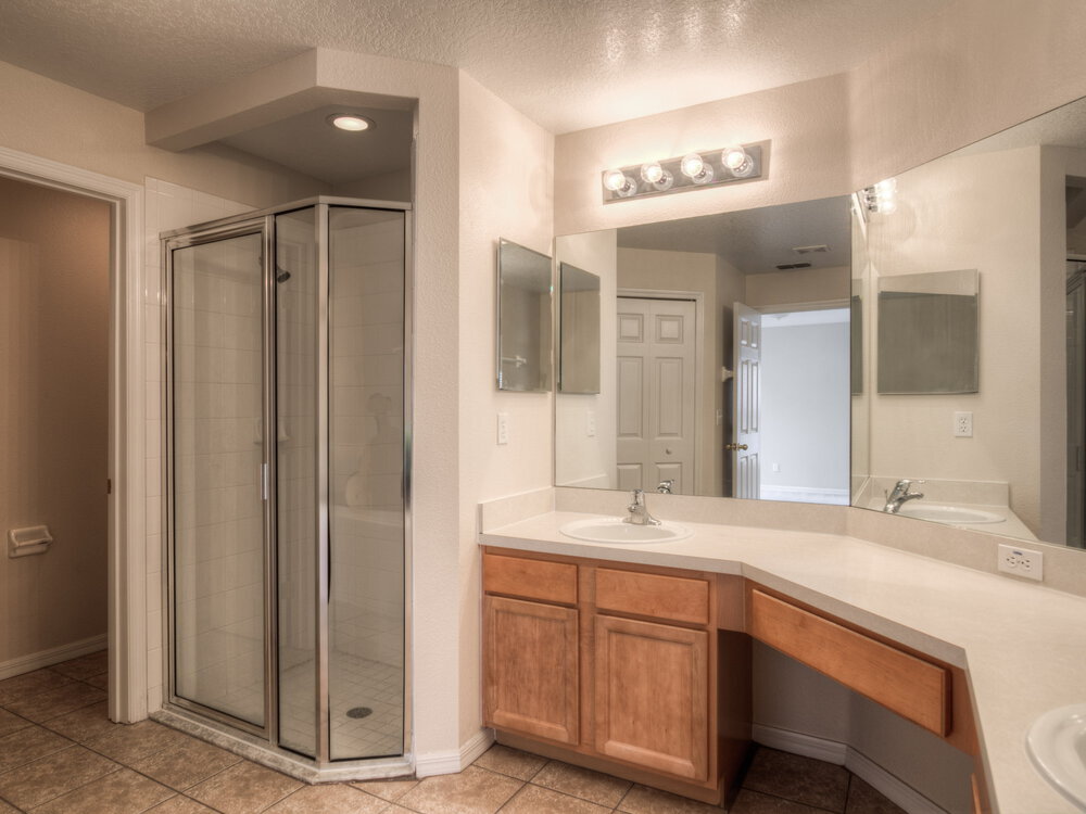 Building Photo - 4612 Woodford Dr