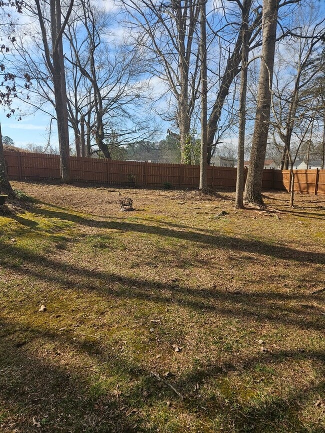 Building Photo - Spacious 3 Bedroom 2.5 Bath Home