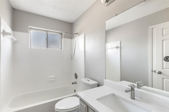 Building Photo - 18910 Yaupon Trail