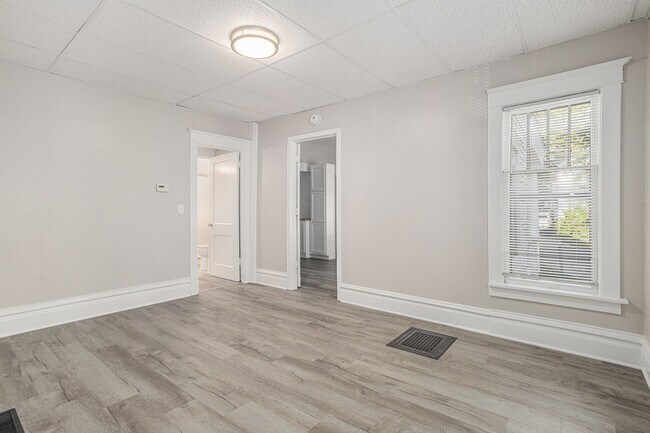 Building Photo - Charming 1-Bed/1-Bath Apartment – Newly Re...