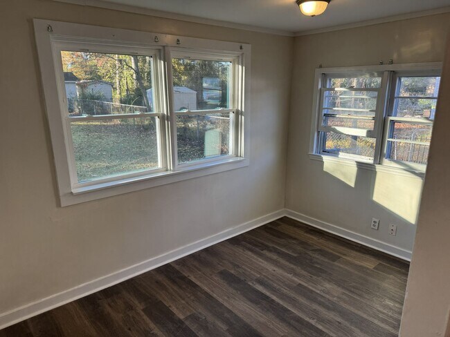 Building Photo - 117 Kenneth Blvd