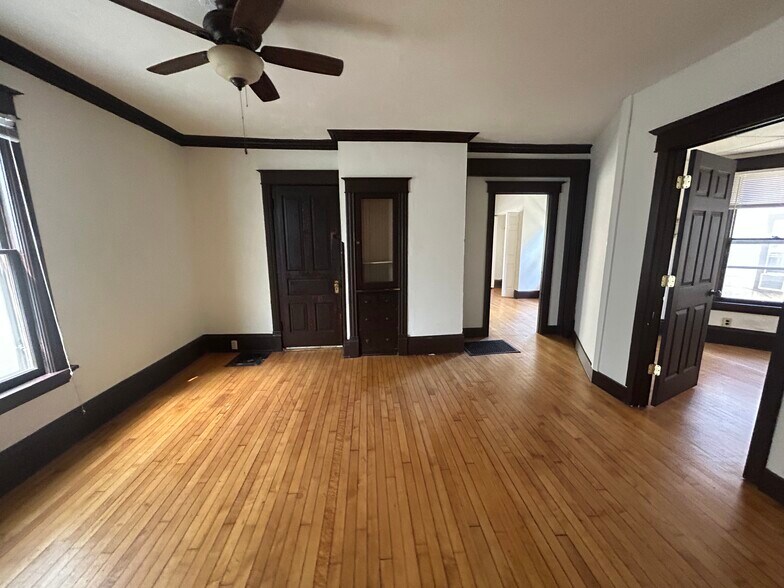 Building Photo - 118 S Blair St