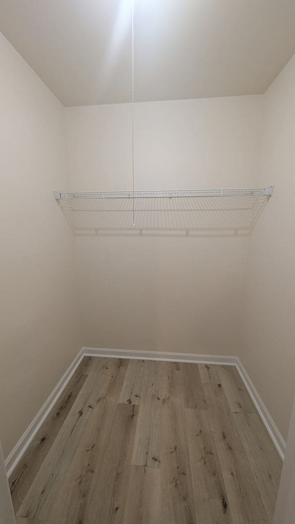 Building Photo - 2BR/1.5BA Renovated Townhome