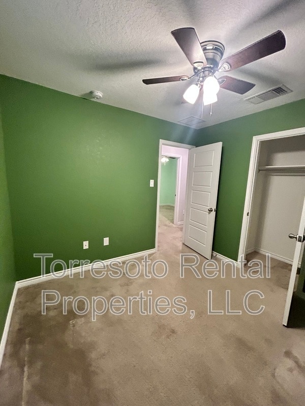 Building Photo - 5910 Sandy Lake St