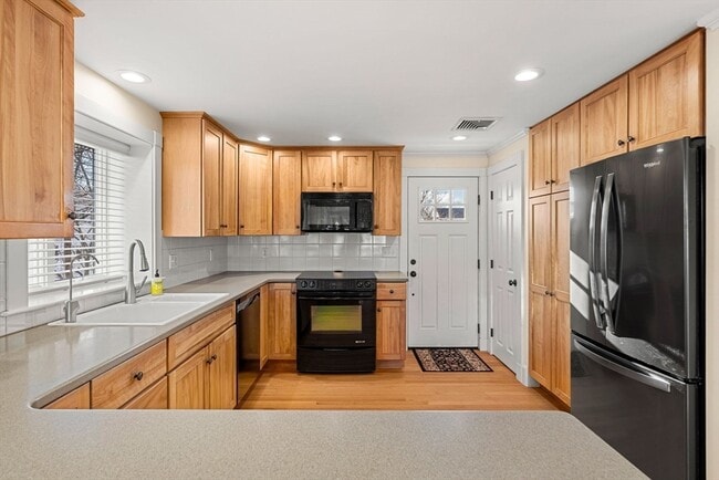 Building Photo - 30R Harbor St