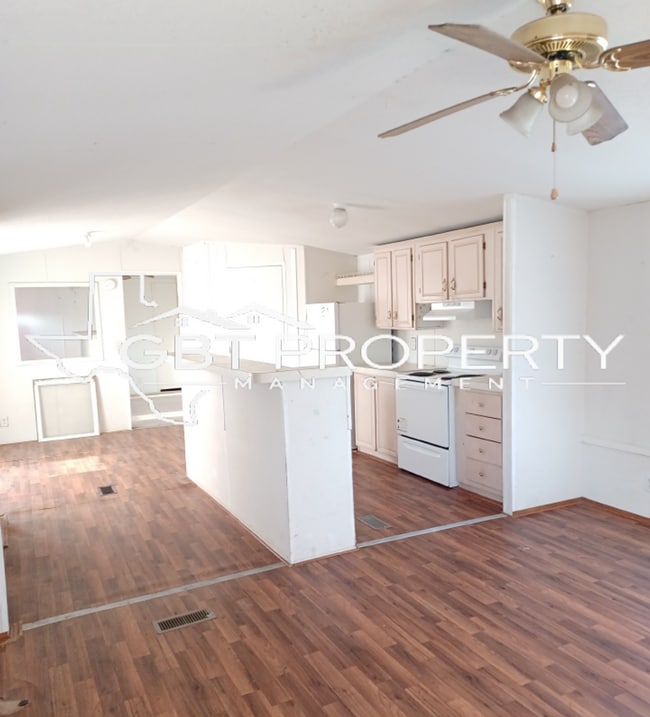 Building Photo - Single Wide