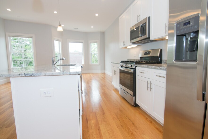 Primary Photo - 10 Islington St